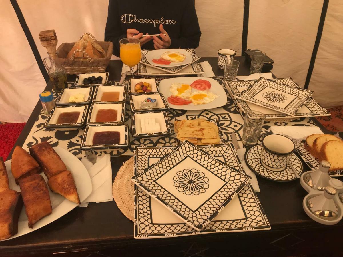 Tiziri Camp Hotel Мерцуга Екстериор снимка
